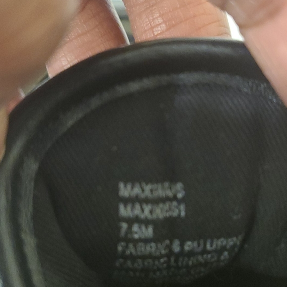 Sneakers - Picture 7 of 7